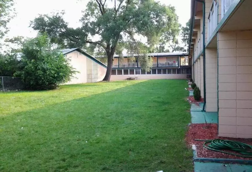 Hotelli Budgetel Inn & Suites