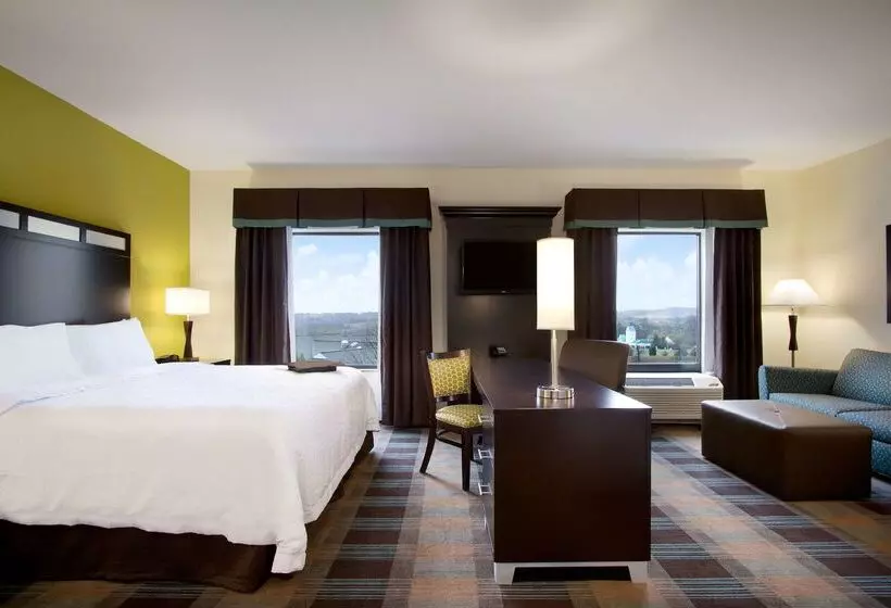 Отель Hampton Inn & Suites York South