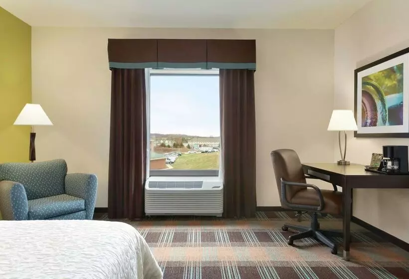 Отель Hampton Inn & Suites York South