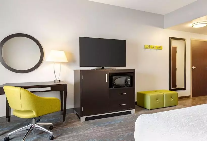 Отель Hampton Inn & Suites York South