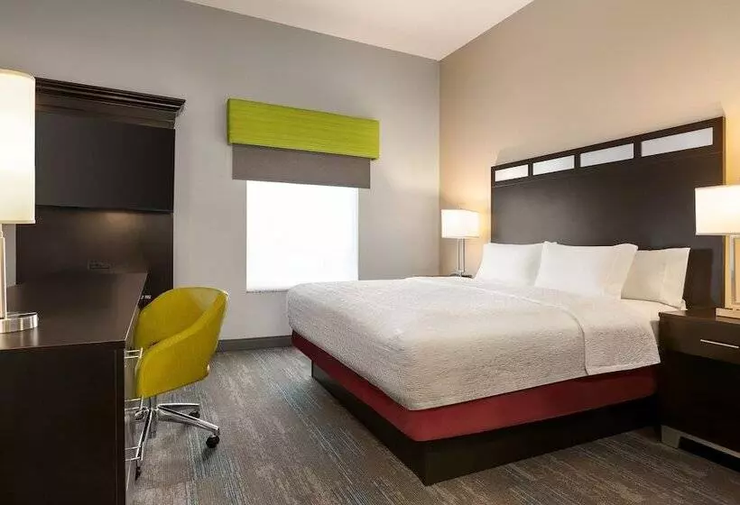 Отель Hampton Inn & Suites York South