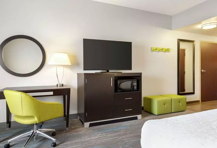 Отель Hampton Inn & Suites York South