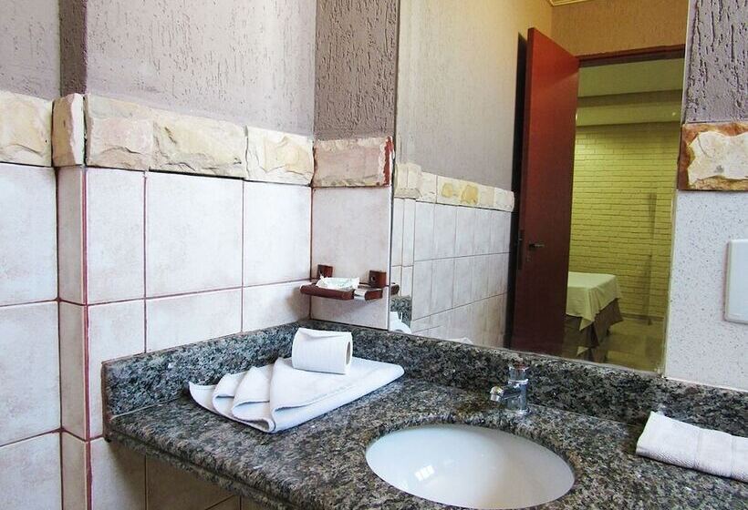 هتل Rede Andrade Goiania Centro