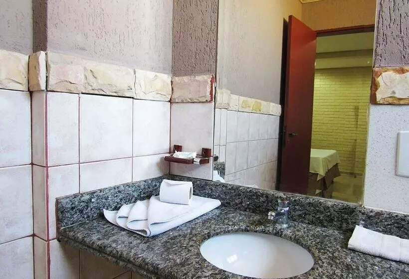 هتل Rede Andrade Goiania Centro