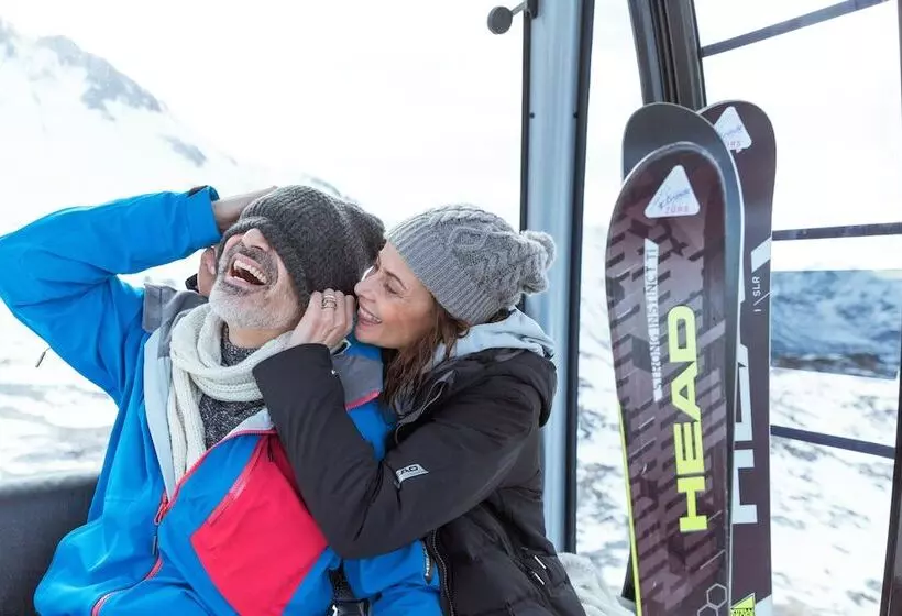 هتل Robinson Alpenrose Zürs