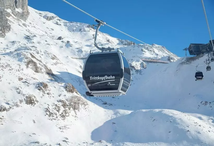 هتل Robinson Alpenrose Zürs