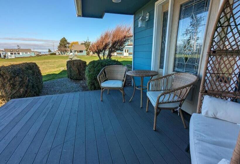 Juan De Fuca Cottages