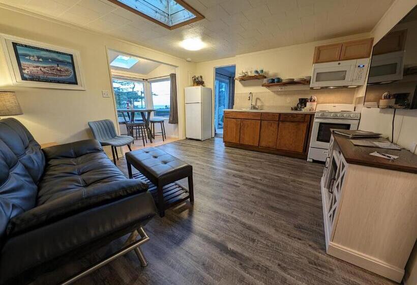 Juan De Fuca Cottages