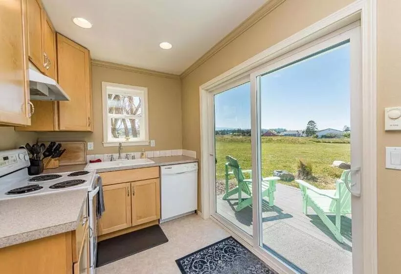 Juan De Fuca Cottages