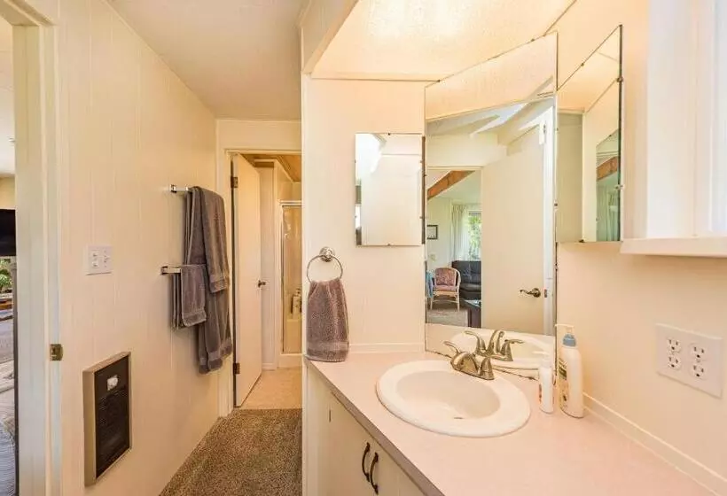 Juan De Fuca Cottages