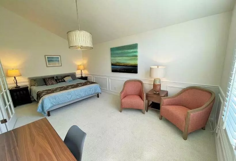 8 Bedroom Home Near The Foot Of The Rocky Mountains