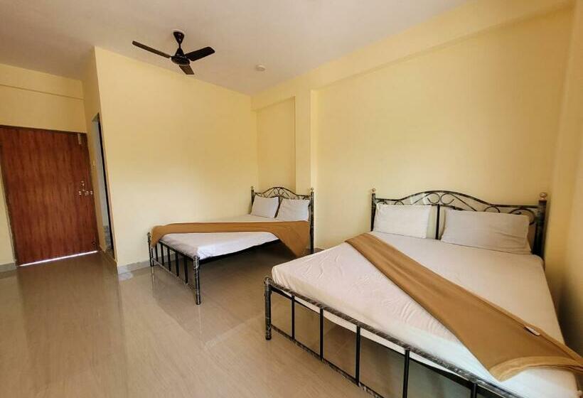 בית מלון כפרי Beach Pink Rock Goa