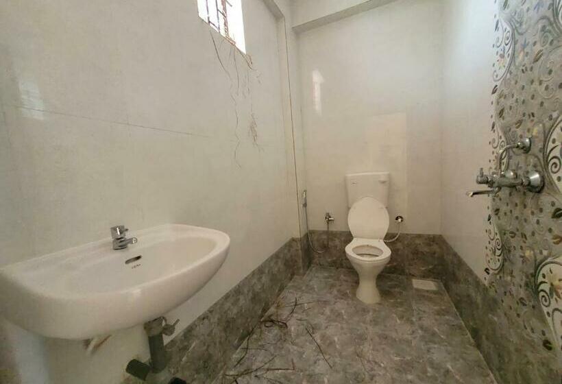 בית מלון כפרי Beach Pink Rock Goa