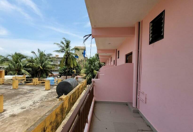בית מלון כפרי Beach Pink Rock Goa