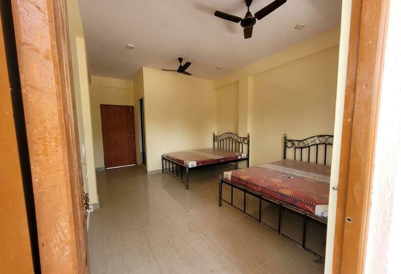 בית מלון כפרי Beach Pink Rock Goa