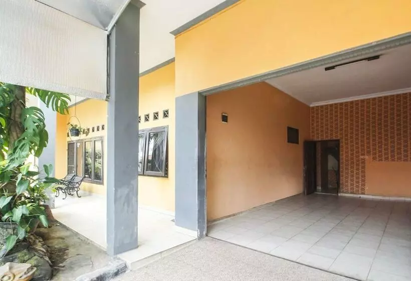 Hotelli Spot On 91620 Skypiea Guest House