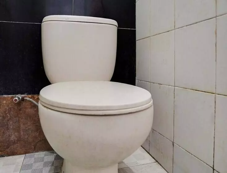 ホテル Spot On 91626 Rr Kost Putri Syariah