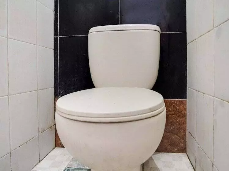 ホテル Spot On 91626 Rr Kost Putri Syariah