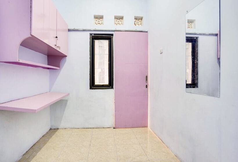 בית מלון כפרי Spot On 91626 Rr Kost Putri Syariah