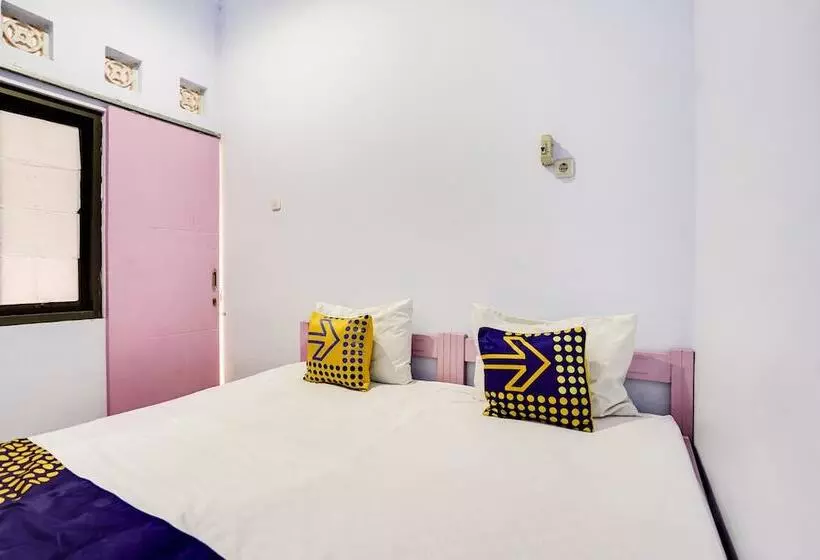 ホテル Spot On 91626 Rr Kost Putri Syariah