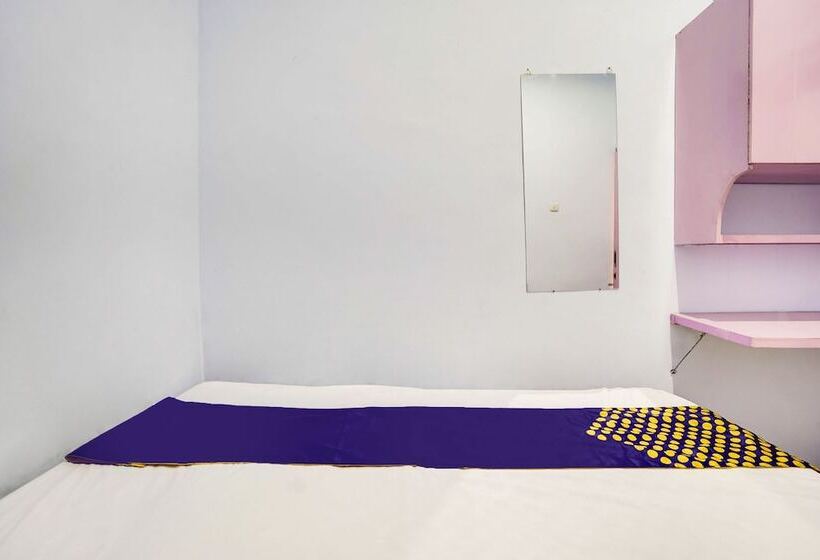 בית מלון כפרי Spot On 91626 Rr Kost Putri Syariah