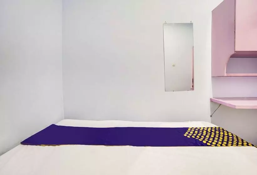 ホテル Spot On 91626 Rr Kost Putri Syariah