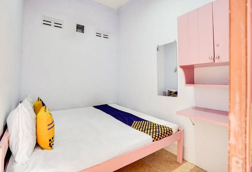 בית מלון כפרי Spot On 91626 Rr Kost Putri Syariah