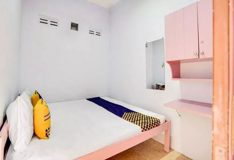 ホテル Spot On 91626 Rr Kost Putri Syariah