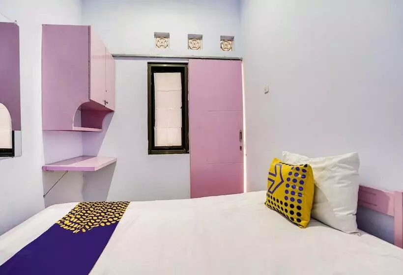 ホテル Spot On 91626 Rr Kost Putri Syariah