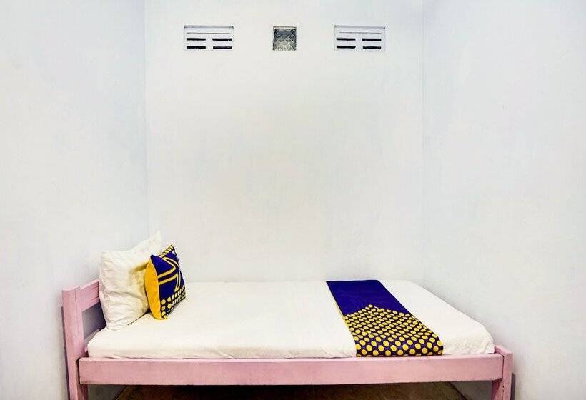 בית מלון כפרי Spot On 91626 Rr Kost Putri Syariah