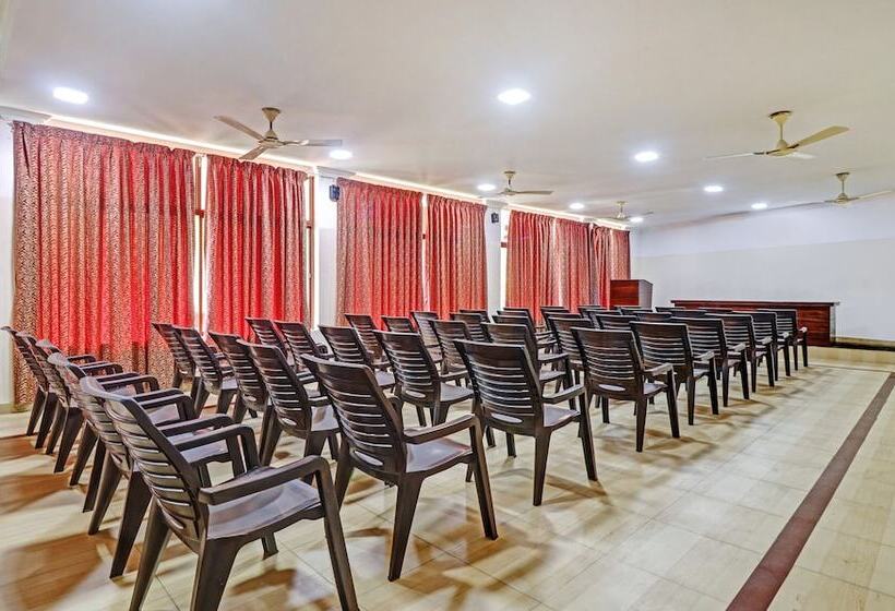 Szálloda Treebo Trend Green Palm Resorts