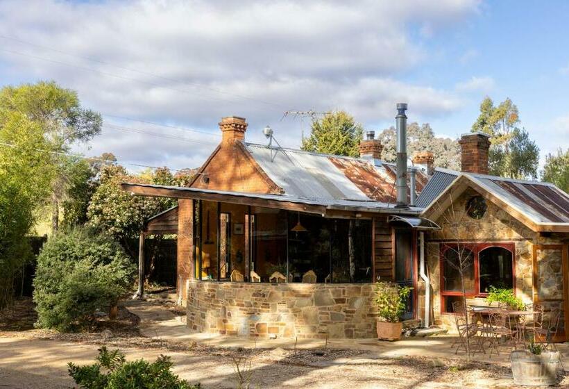 On Golden Point   Stone Cottage In Chewton