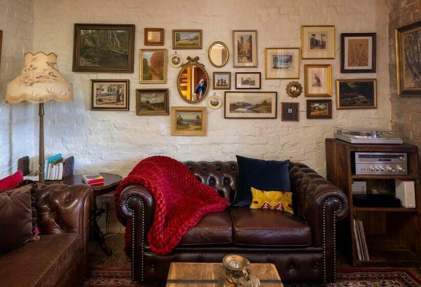 On Golden Point   Stone Cottage In Chewton