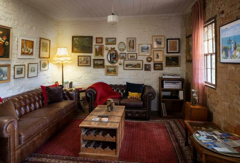 On Golden Point   Stone Cottage In Chewton