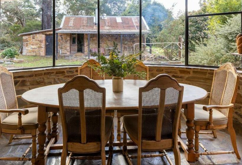 On Golden Point   Stone Cottage In Chewton