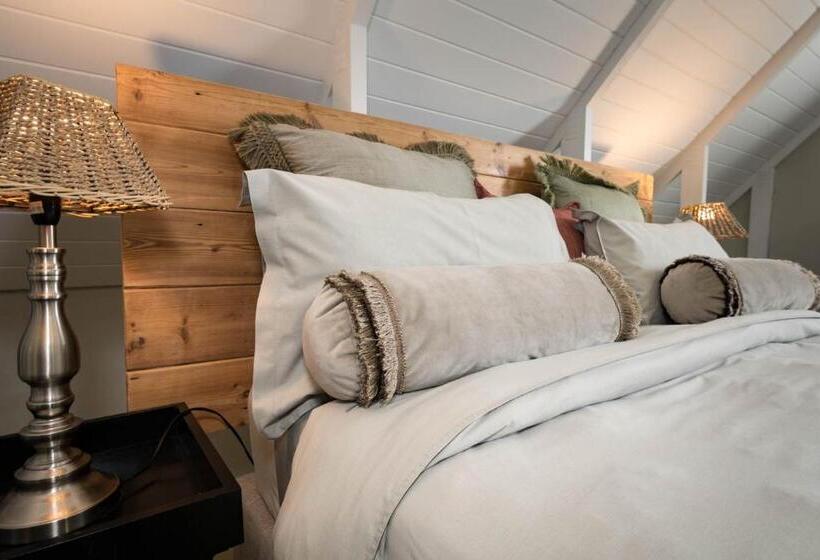 민박 12 On Tindall