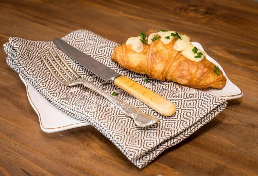 민박 12 On Tindall