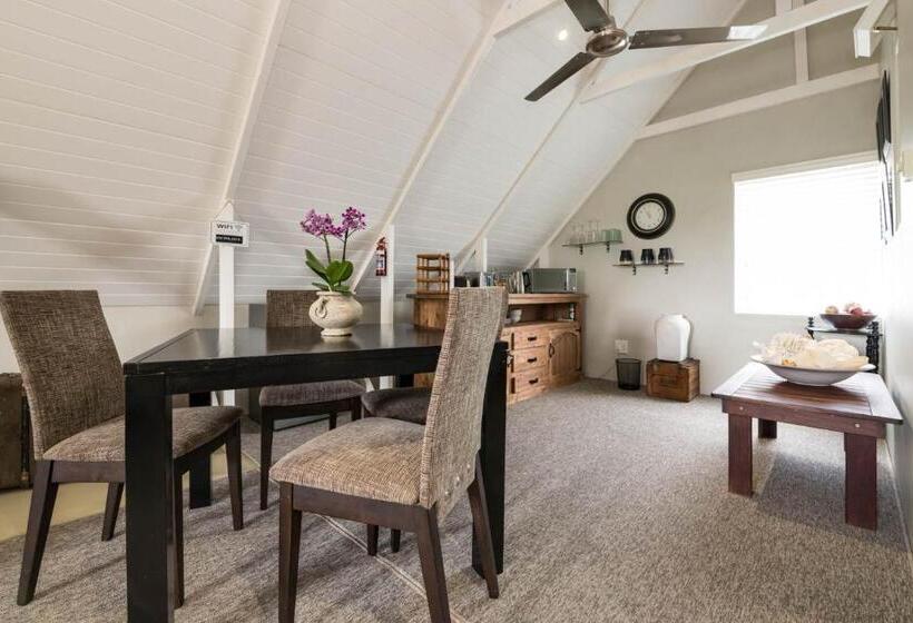 민박 12 On Tindall