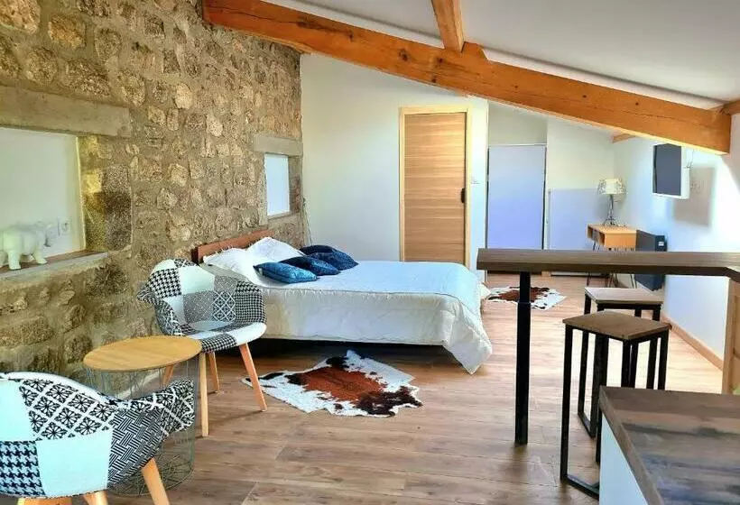 Aamiaismajoitus (B&B) Room Lover Les Chaizes