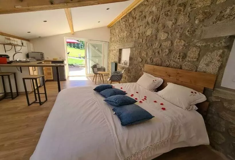 Aamiaismajoitus (B&B) Room Lover Les Chaizes