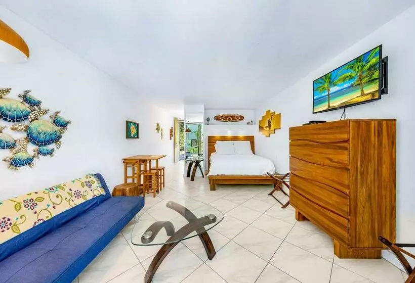 Downtown Hawaiian Theme Condo With Hot Tub, Pool & Beach   Kona Islander Inn