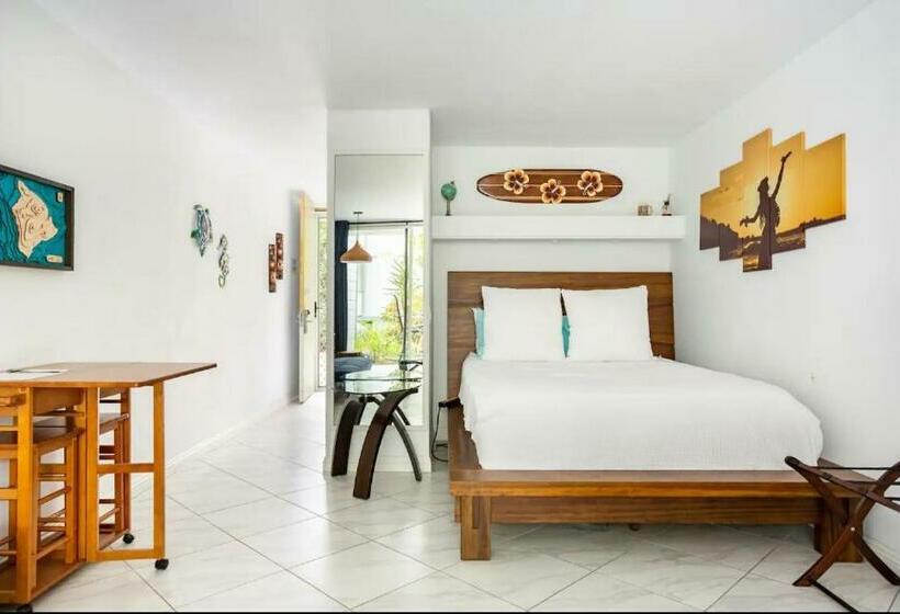 Downtown Hawaiian Theme Condo With Hot Tub, Pool & Beach   Kona Islander Inn
