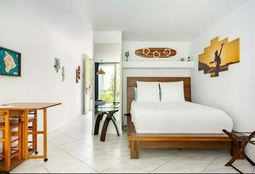 Downtown Hawaiian Theme Condo With Hot Tub, Pool & Beach   Kona Islander Inn