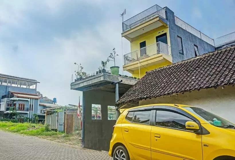 هتل Spot On 91588 Ananda Guest House Batu