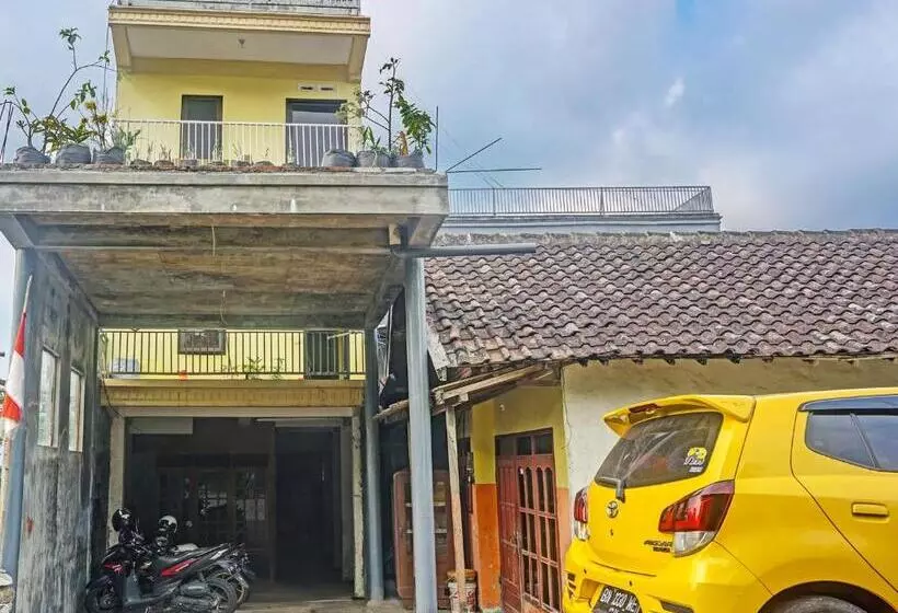 هتل Spot On 91588 Ananda Guest House Batu