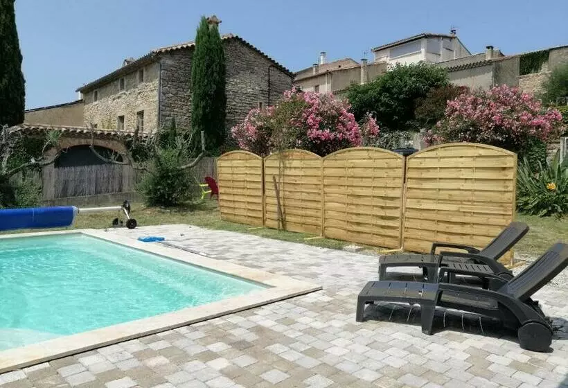 Petite Villa Avec Piscine Chauffée