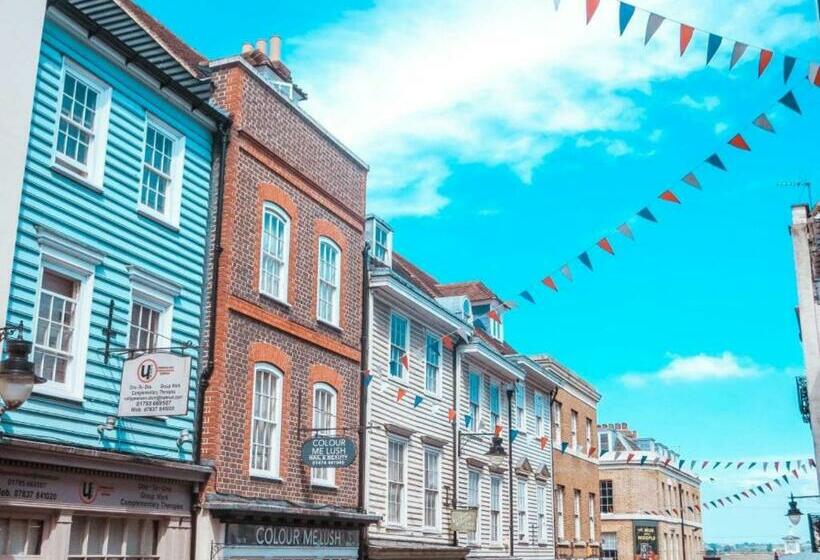 Beautiful And Modern House In Gravesend