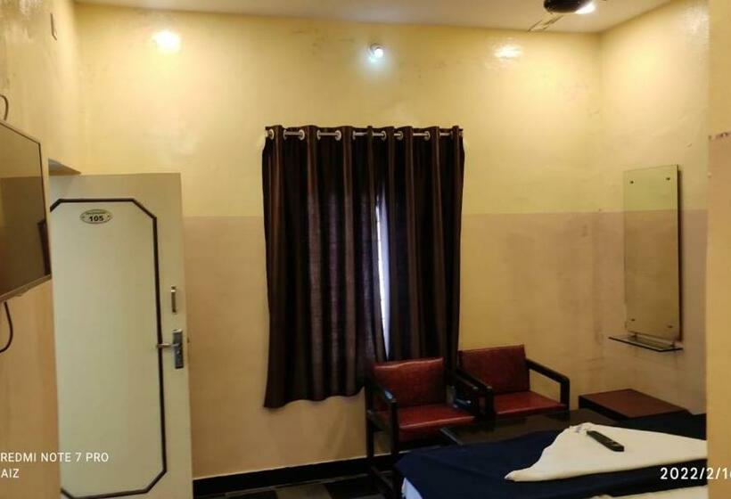 ホテル Kalpana Grand By Wb Inn