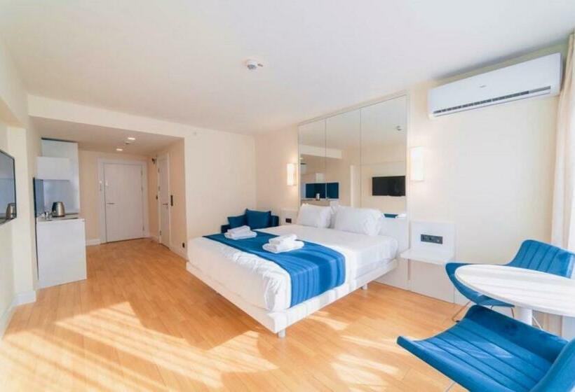 Orbi Twin Towers Aparthotel With Sea View