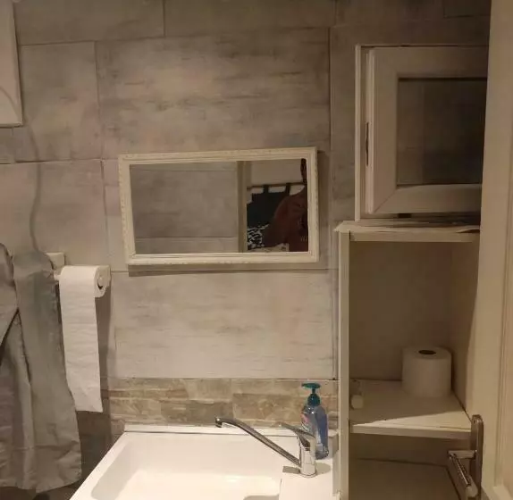 Petit Studio Au Calme Rénove A Nouveau